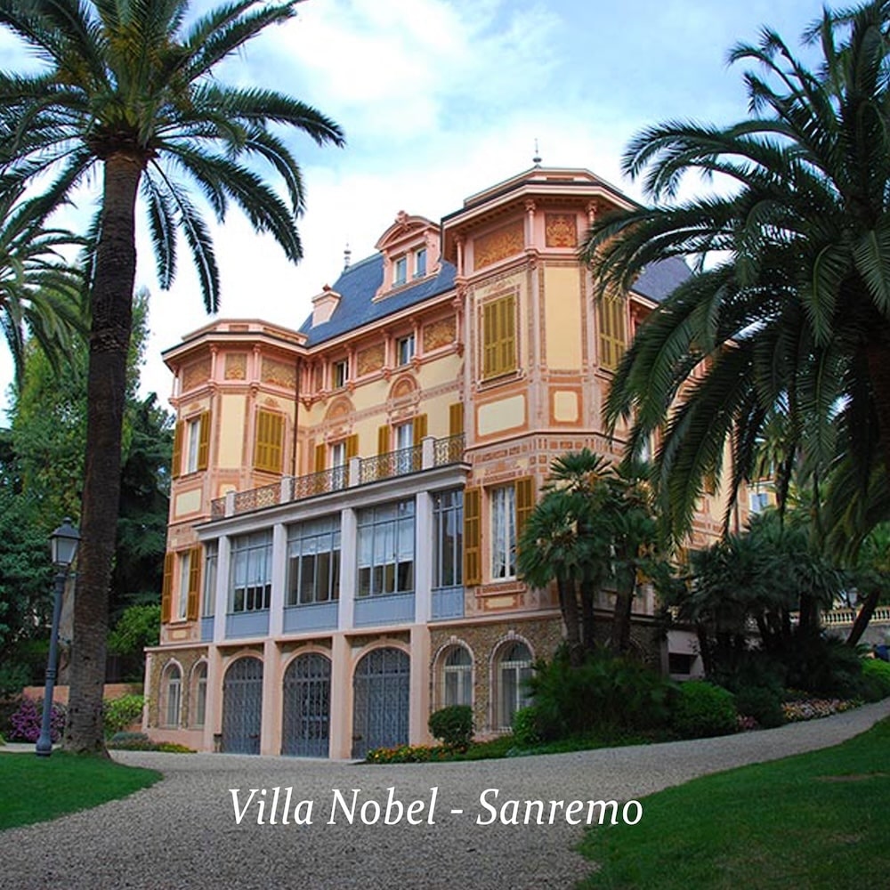 Il tenore e scrittore bolognese Cristiano Cremonini giovedì 3 luglio 2025 pomeriggio sarà ospite della lussuosa "Villa Nobel" a Sanremo per presentare il suo nuovo libro "Il teatro della gente. Da Puccini a Dalla"